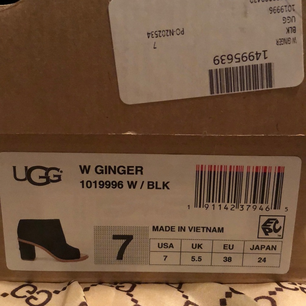 Black suede open toe ladies size 7 Uggs